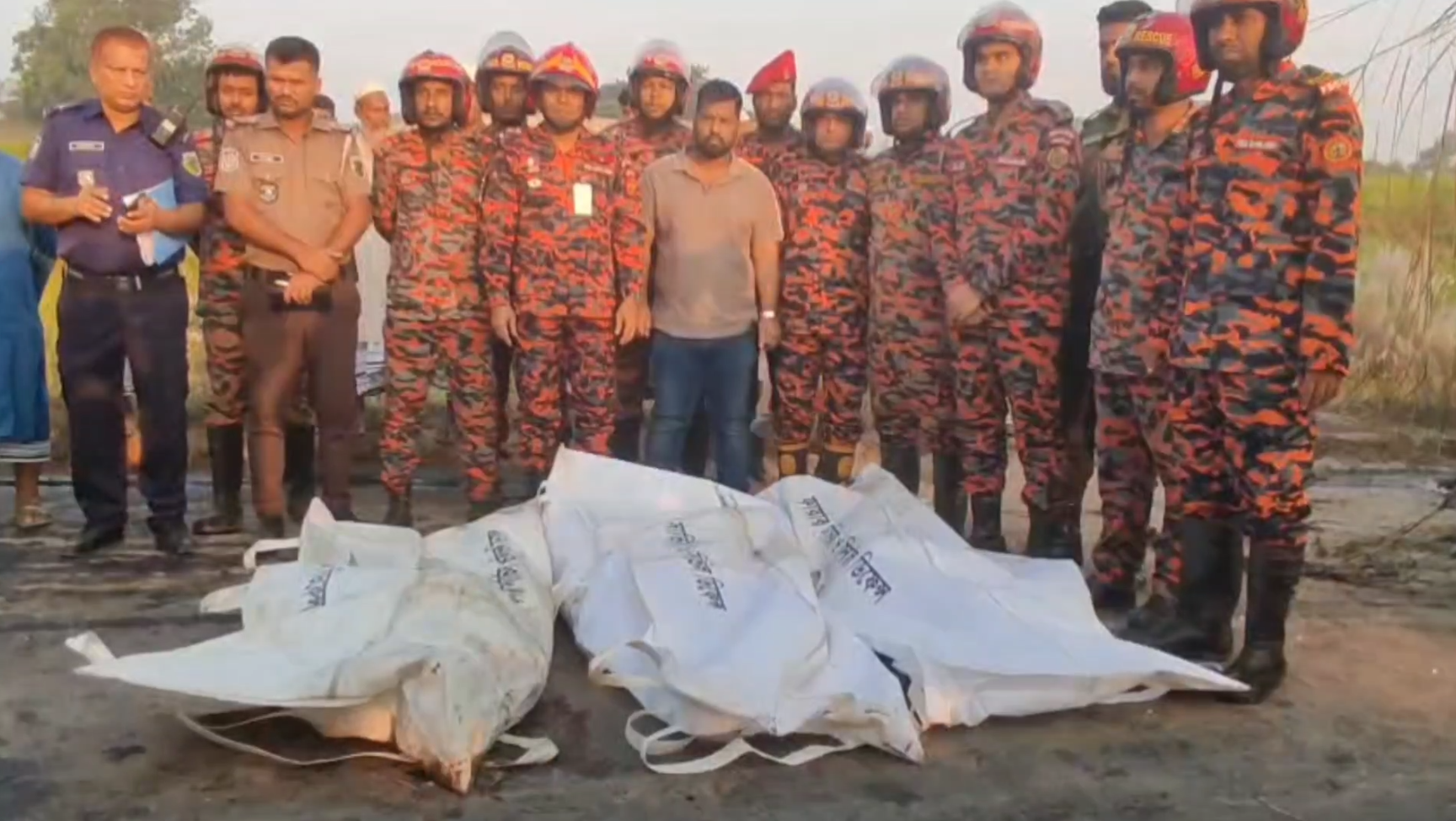 ঢাকা-মাওয়া এক্সপ্রেসওয়েতে বাস দুর্ঘটনায় নিহত ৩, আহত ১৬